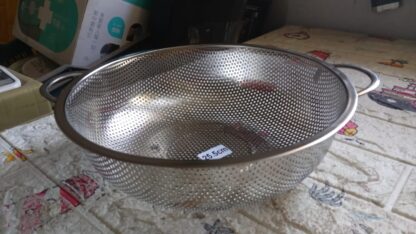 Stainless Steel Colander with Handle, Large Metal Mesh Basket Strainer for Pasta, Spaghetti, Berry, Veggies, Fruits,  Kitchen Food Colander, Dishwasher Safe (1 pc / 25.5 cm) - Image 7